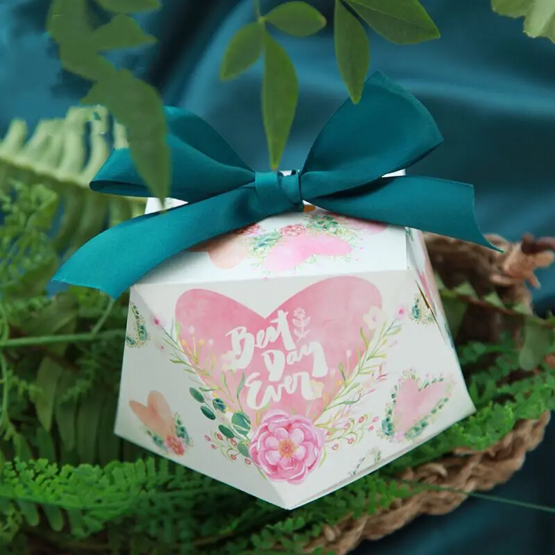 50pcsDiamond shape Pink love hearts flower Candy Boxes Wedding Favors Engagement Party Chocolate bag Gift Box
50pcsDiamond shape Pink love hearts flower Candy Boxes Wedding Favors Engagement Party Chocolate bag Gift Box