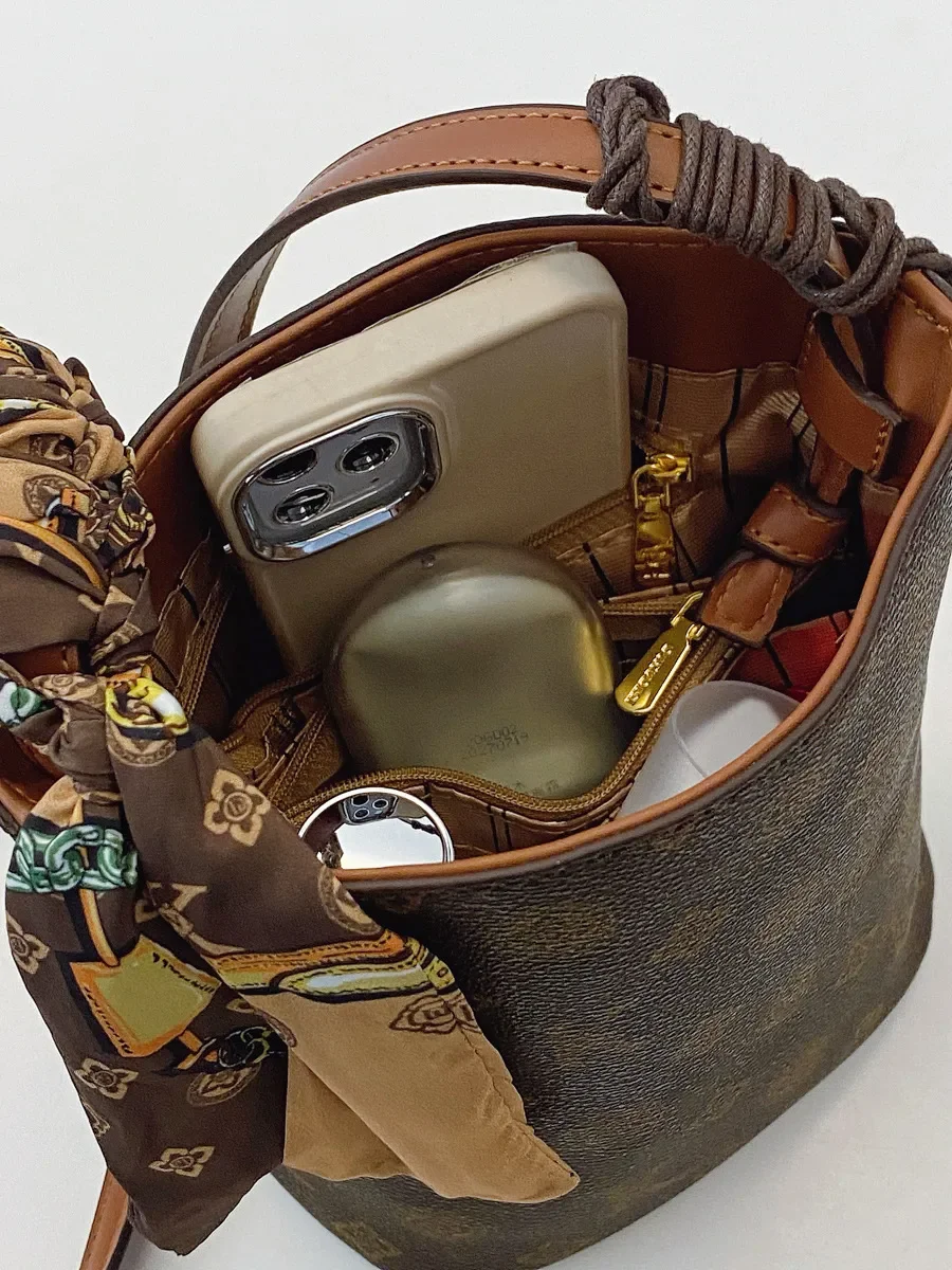 Hot Free shipping designer for womens bags khaki brown New high-end commuting bag, hand-held single shoulder crossbody bag
Hot Free shipping designer for womens bags khaki brown New high-end commuting bag, hand-held single shoulder crossbody bag