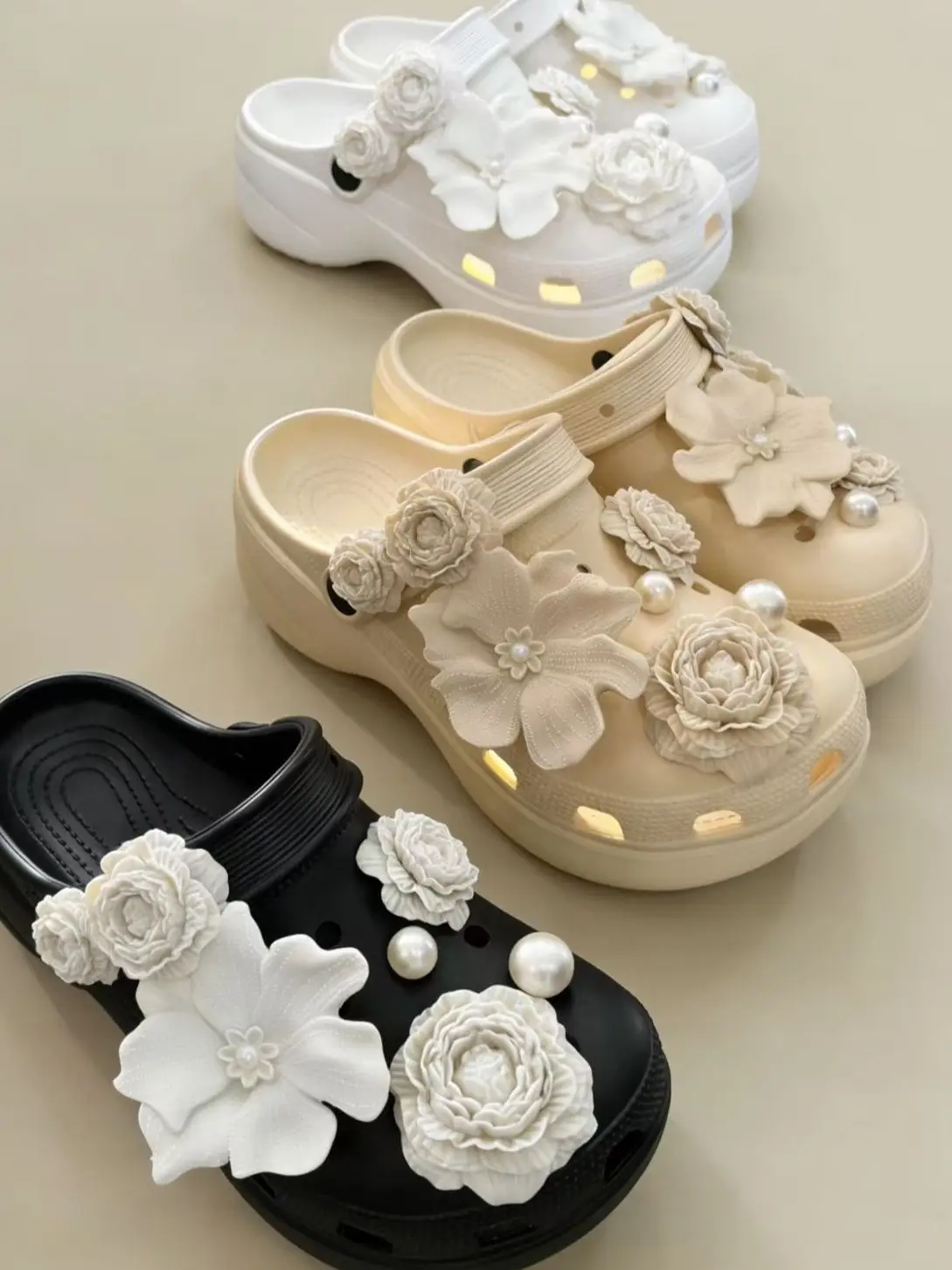2026 summer new camellia bottom thickness 5-6 cm EVA hole shoes
2026 summer new camellia bottom thickness 5-6 cm EVA hole shoes