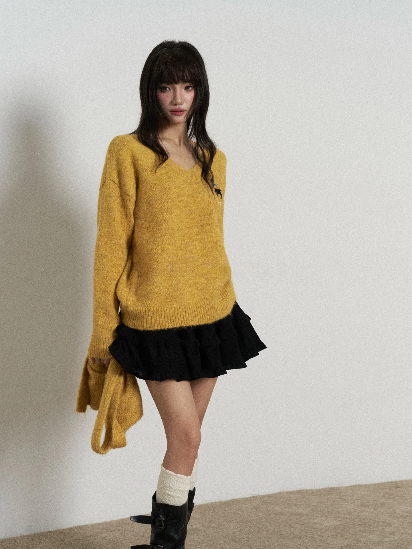 Женский свитер Flower7 с вышивкой и эффектом тай-дай, осенне-зимний, с V-образным вырезом, утепленный, комфортный, из мягкой полиэстеровой смеси
Женский свитер Flower7 с вышивкой и эффектом тай-дай, осенне-зимний, с V-образным вырезом, утепленный, комфортный, из мягкой полиэстеровой смеси