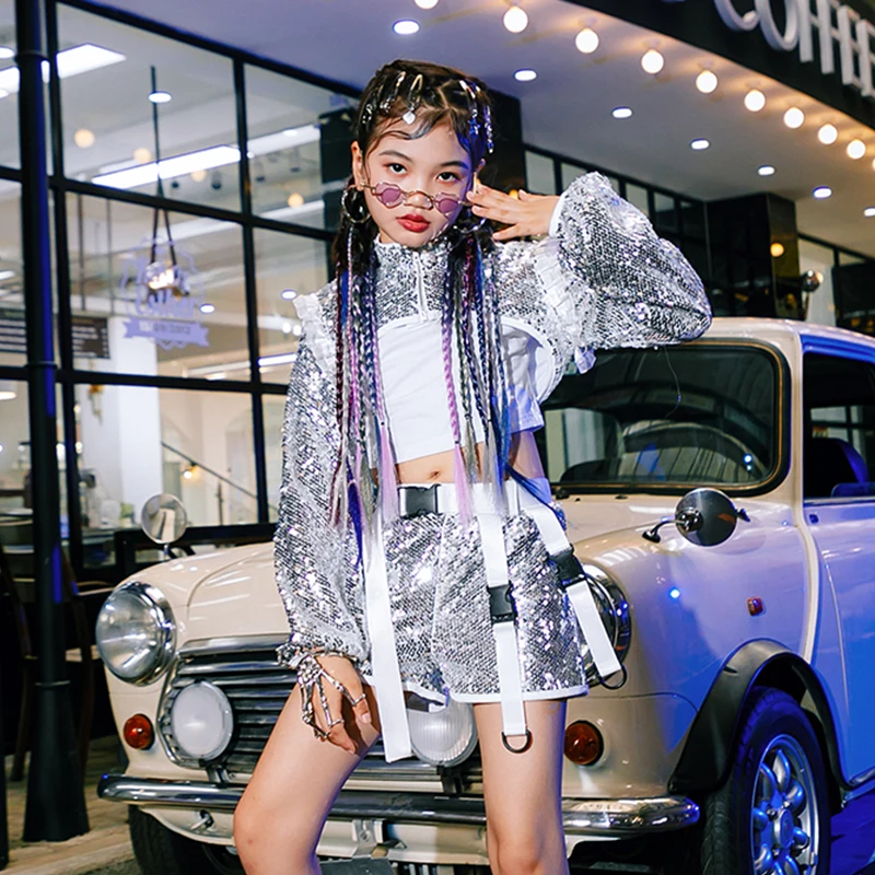 Girls Silver Sequins Jazz Dance Costume Kpop Outfit Tops Vest Shorts Festival Clothing Children Hip Hop Dancing Clothes YS4602
Girls Silver Sequins Jazz Dance Costume Kpop Outfit Tops Vest Shorts Festival Clothing Children Hip Hop Dancing Clothes YS4602