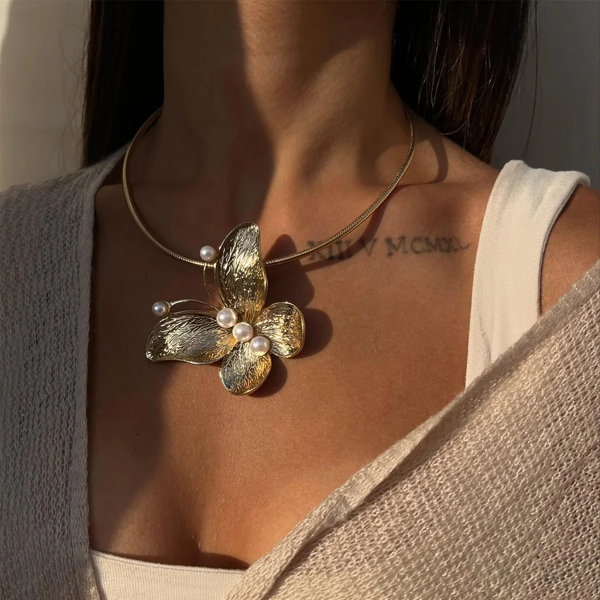 Gothic 3D Butterfly Choker - Edgy Metal Wrapped Necklace, Alternative Long Chain Jewelry for Women
Gothic 3D Butterfly Choker - Edgy Metal Wrapped Necklace, Alternative Long Chain Jewelry for Women