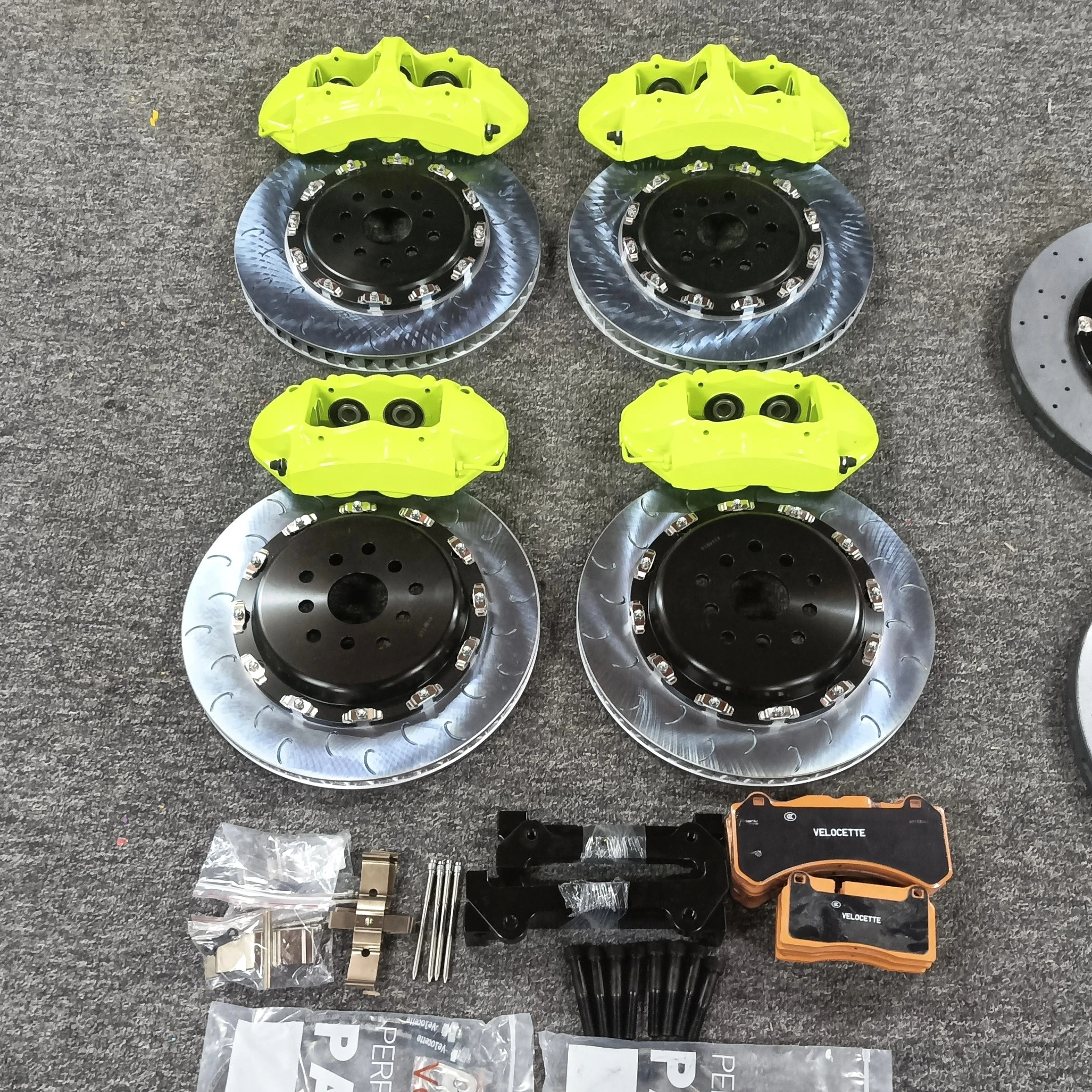 New Big Brake Kit 6/4 Piston GT6/GT4 Applicable 18 Inch Hub Wheels 355mm Disc For Audi A4 Avant A4L A6 Allroad A6L S3 S4 Avant
New Big Brake Kit 6/4 Piston GT6/GT4 Applicable 18 Inch Hub Wheels 355mm Disc For Audi A4 Avant A4L A6 Allroad A6L S3 S4 Avant