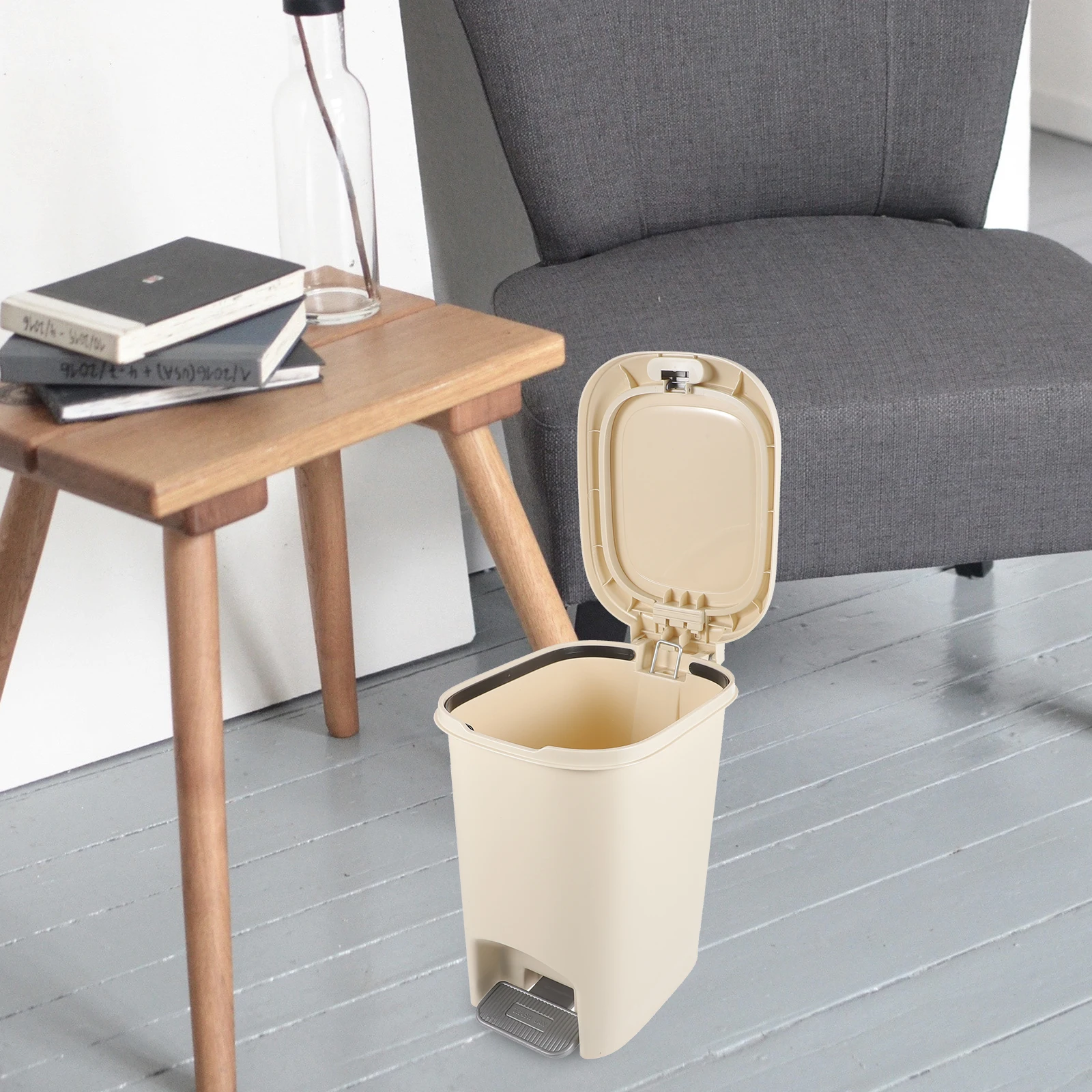 8L Large Capacity Step-On Trash Can Foot Pedal 90 Degree Opening Detachable Inner Bucket Fixing Ring Design For Bathroom Bedroom 
8L Large Capacity Step-On Trash Can Foot Pedal 90 Degree Opening Detachable Inner Bucket Fixing Ring Design For Bathroom Bedroom