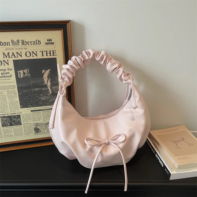 Korean Style Trend Folds Bowknot Shoulder Bag Women Versatile Casual Soft Leather Zipper Handbags Large Capacity Crossbody Bags
Korean Style Trend Folds Bowknot Shoulder Bag Women Versatile Casual Soft Leather Zipper Handbags Large Capacity Crossbody Bags