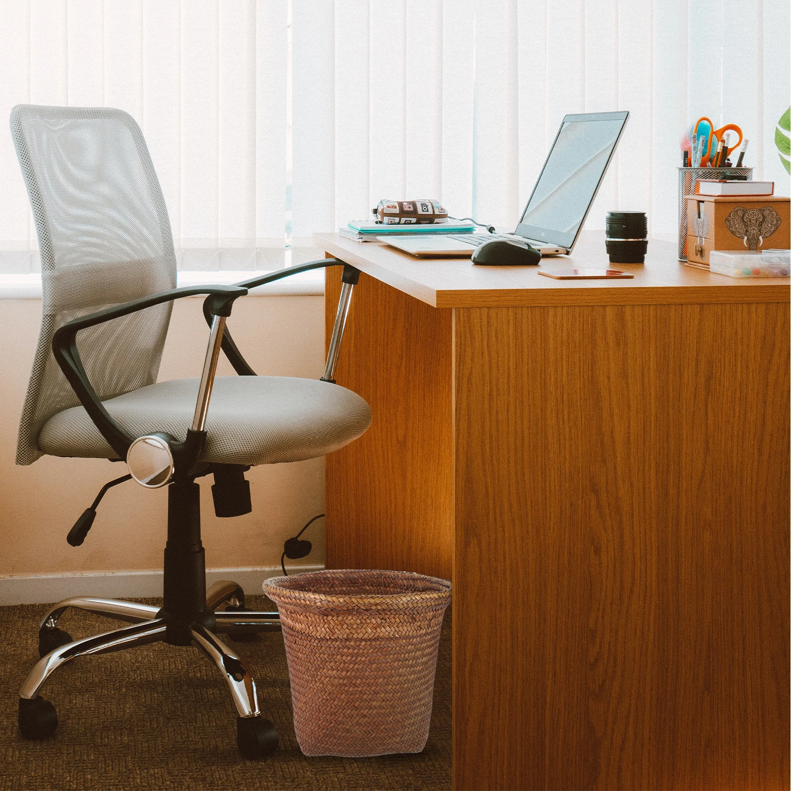 Natural Straw Waste Paper Basket Storage Bin Garbage For Office Bedroom Home Kitchen Coffee Desk Household Trash Container Woven
Natural Straw Waste Paper Basket Storage Bin Garbage For Office Bedroom Home Kitchen Coffee Desk Household Trash Container Woven