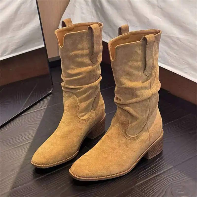 Женские ботинки из мягкой кожи, полусапоги, осенняя новинка, на массивном каблуке, с внутренней танкеткой, ботинки-стопперы
Женские ботинки из мягкой кожи, полусапоги, осенняя новинка, на массивном каблуке, с внутренней танкеткой, ботинки-стопперы