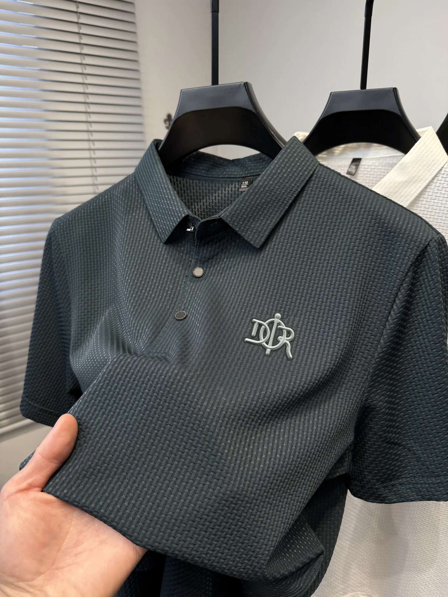 Brand Men's new summer polo shirt designer customized luxury relief T-shirt high-quality fashion elastic breathable short sleeve
Brand Men's new summer polo shirt designer customized luxury relief T-shirt high-quality fashion elastic breathable short sleeve