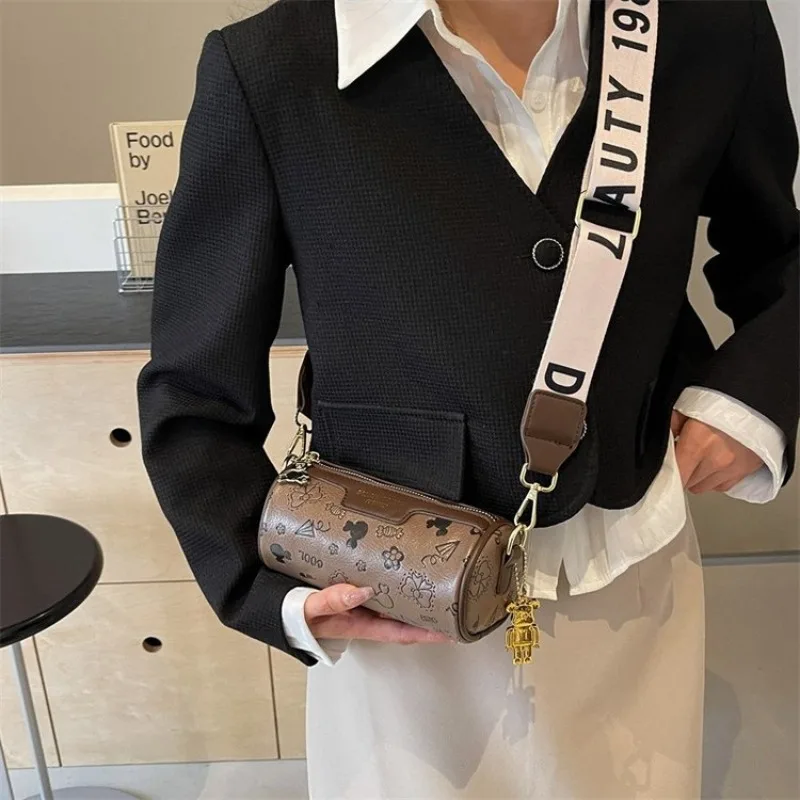 Practical Handbag With Full Zip Closure Security For Women Underarm Shoulder Bag For Safe Urban Commuting
Practical Handbag With Full Zip Closure Security For Women Underarm Shoulder Bag For Safe Urban Commuting