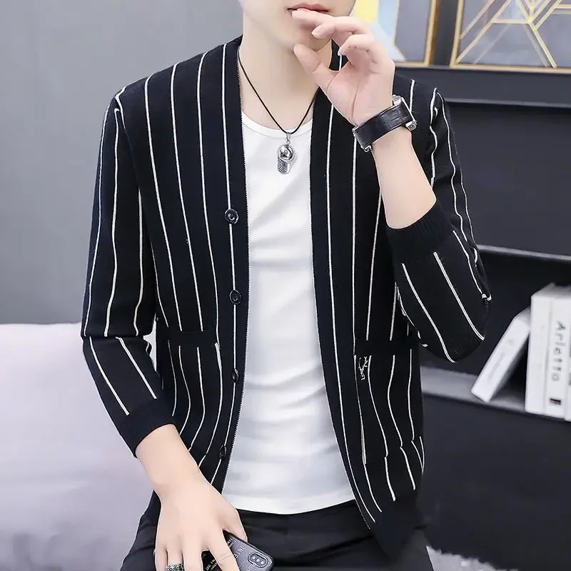 2023 New Boutique Autumn Men's Striped Cardigan Sweater British Style Fashion Casual Slim Trend All-match Knit Sweater Jacket
2023 New Boutique Autumn Men's Striped Cardigan Sweater British Style Fashion Casual Slim Trend All-match Knit Sweater Jacket