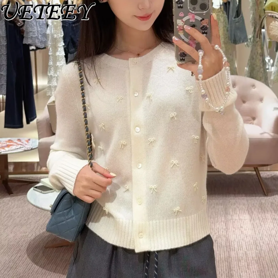 2025 Autumn New Simple Bowknot Beaded Sweater Coat Women Fashion Elegant Slim Fit Versatile Long Sleeve Knitted Cardigan Top
2025 Autumn New Simple Bowknot Beaded Sweater Coat Women Fashion Elegant Slim Fit Versatile Long Sleeve Knitted Cardigan Top
