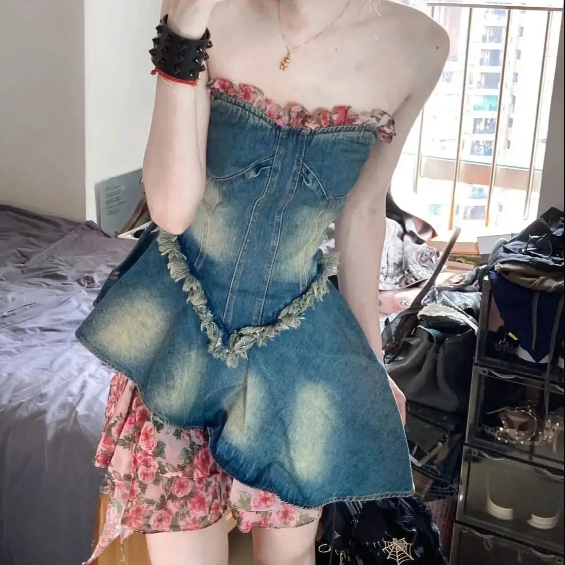 Design Sense Old Retro Style Denim Dress Women New Summer Niche Design Sense Floral Splicing Burr Waist Skirt
Design Sense Old Retro Style Denim Dress Women New Summer Niche Design Sense Floral Splicing Burr Waist Skirt
