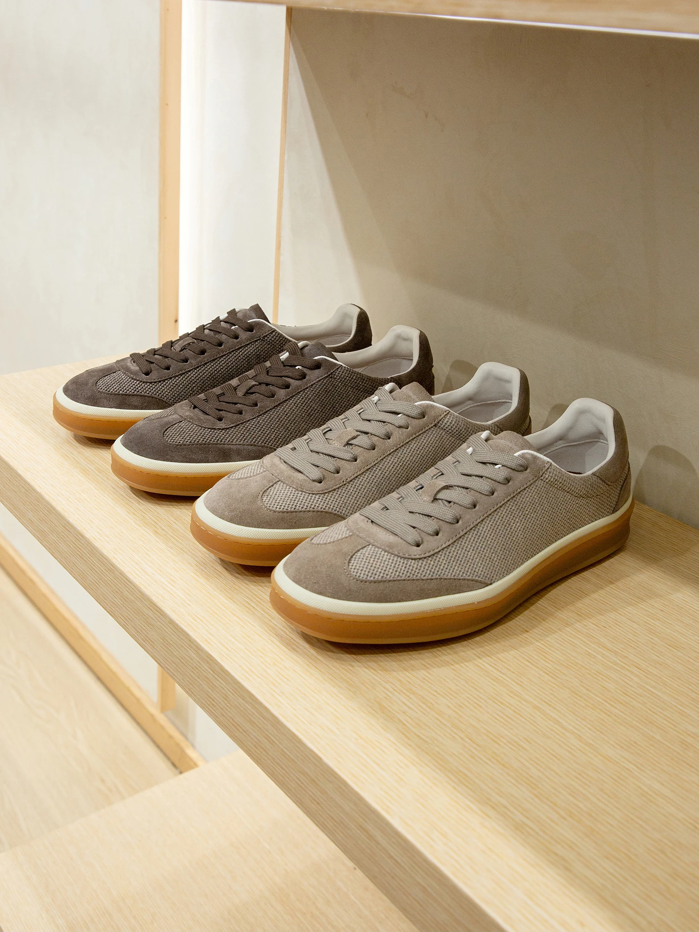 Классические мужские кроссовки LP Faion Trainer, повседневные, из кожи и ткани, обновленная версия, легкие, на плоской подошве, с круглым носком, однотонные.
Классические мужские кроссовки LP Faion Trainer, повседневные, из кожи и ткани, обновленная версия, легкие, на плоской подошве, с круглым носком, однотонные.