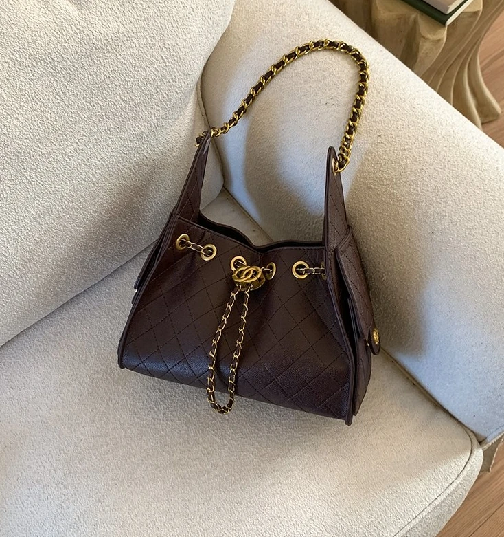 Винтажная стеганая сумка на цепочке для женщин — нишевая стильная повседневная повседневная сумка через плечо через плечо
Винтажная стеганая сумка на цепочке для женщин — нишевая стильная повседневная повседневная сумка через плечо через плечо