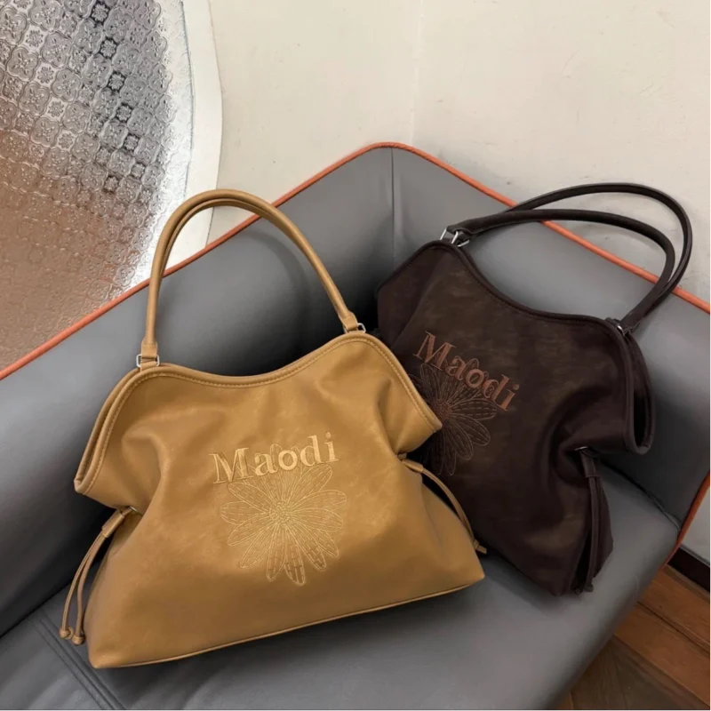 Ретро-сумка через плечо для женщин, сумка-тоут в стиле боулинг, женская ретро-сумка из замши в форме пельменя, большая сумка через плечо с вышивкой ромашек и завязками
Ретро-сумка через плечо для женщин, сумка-тоут в стиле боулинг, женская ретро-сумка из замши в форме пельменя, большая сумка через плечо с вышивкой ромашек и завязками