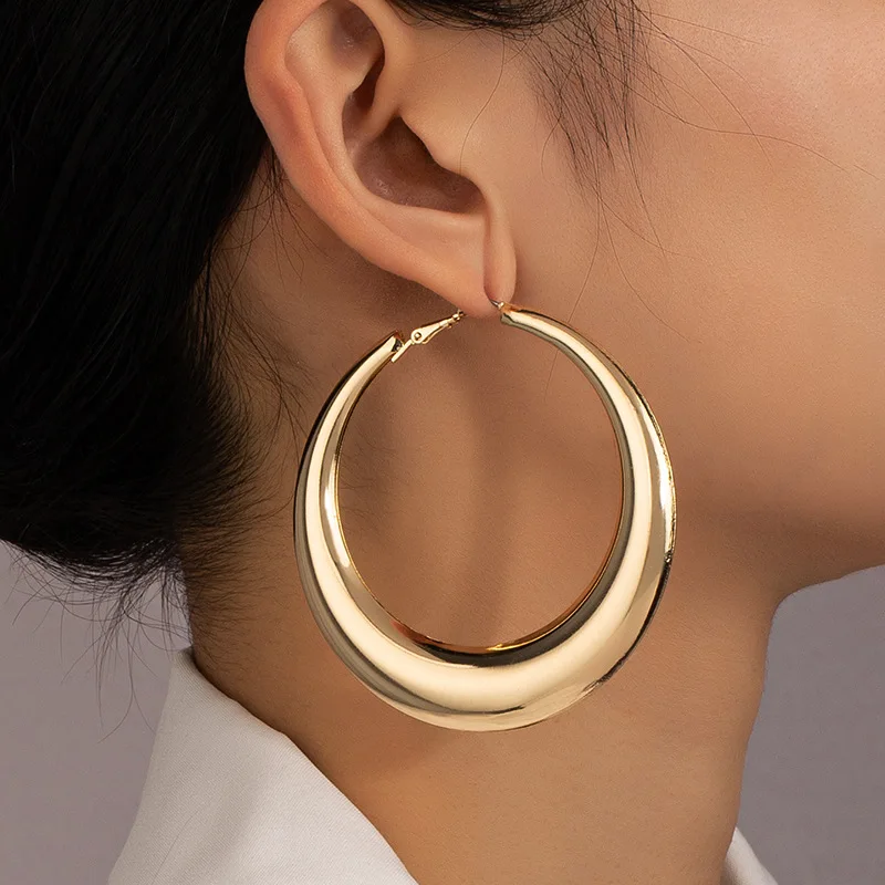 New Fashionable And Exaggerated Circle Earrings From Europe And America, And Simple Earrings From Japan And South Korea
New Fashionable And Exaggerated Circle Earrings From Europe And America, And Simple Earrings From Japan And South Korea