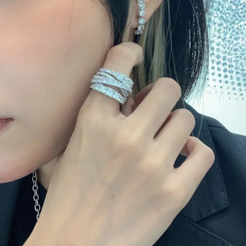 Luxury Ice Flower Full Zircon Ring Spiral Interweaved Design Stackable Finger Ring Fashion Party Jewelry For Ladies
Luxury Ice Flower Full Zircon Ring Spiral Interweaved Design Stackable Finger Ring Fashion Party Jewelry For Ladies
