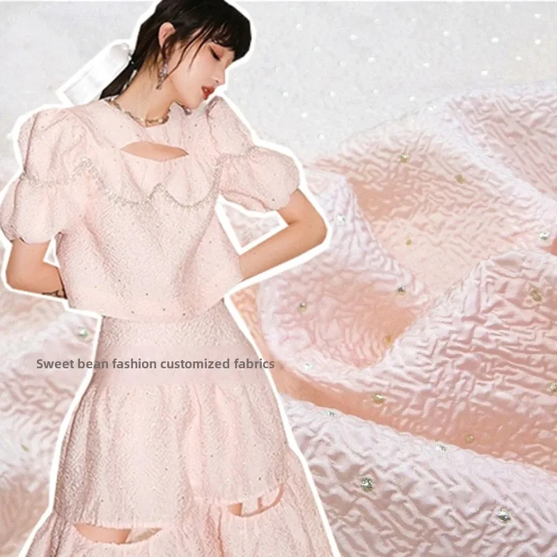 Золотая линия, окрашенная пряжа, жаккардовая ткань, весна-лето, тонкое платье-пузырь, ветровка, одежда, европейский бренд, модный дизайн, ткань для шитья 
Золотая линия, окрашенная пряжа, жаккардовая ткань, весна-лето, тонкое платье-пузырь, ветровка, одежда, европейский бренд, модный дизайн, ткань для шитья