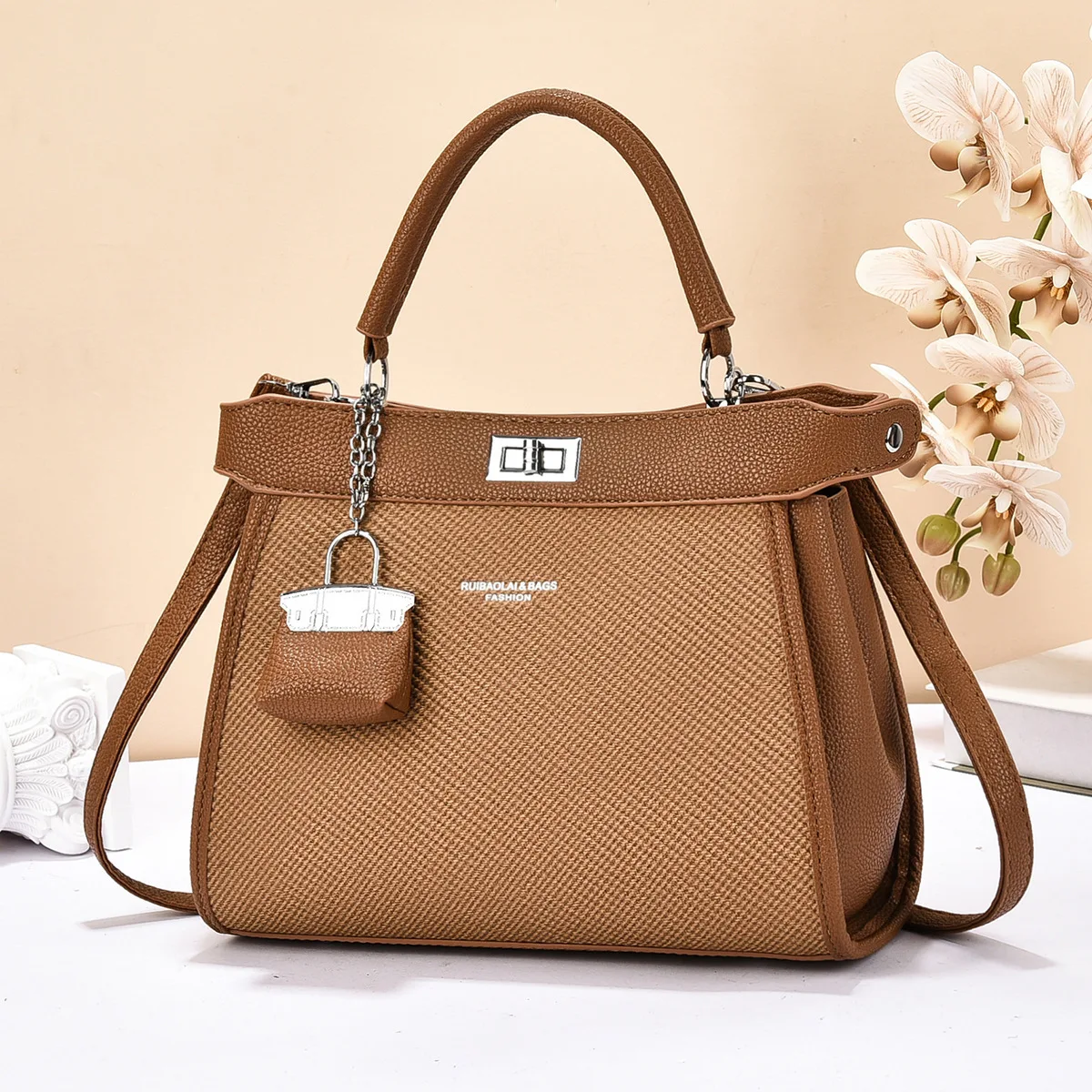 2025 New Womens Vintage Handbags Single Shoulder Large Capacity Crossbody Bags with Buckle Solid Color for Mom Tote Bags
2025 New Womens Vintage Handbags Single Shoulder Large Capacity Crossbody Bags with Buckle Solid Color for Mom Tote Bags