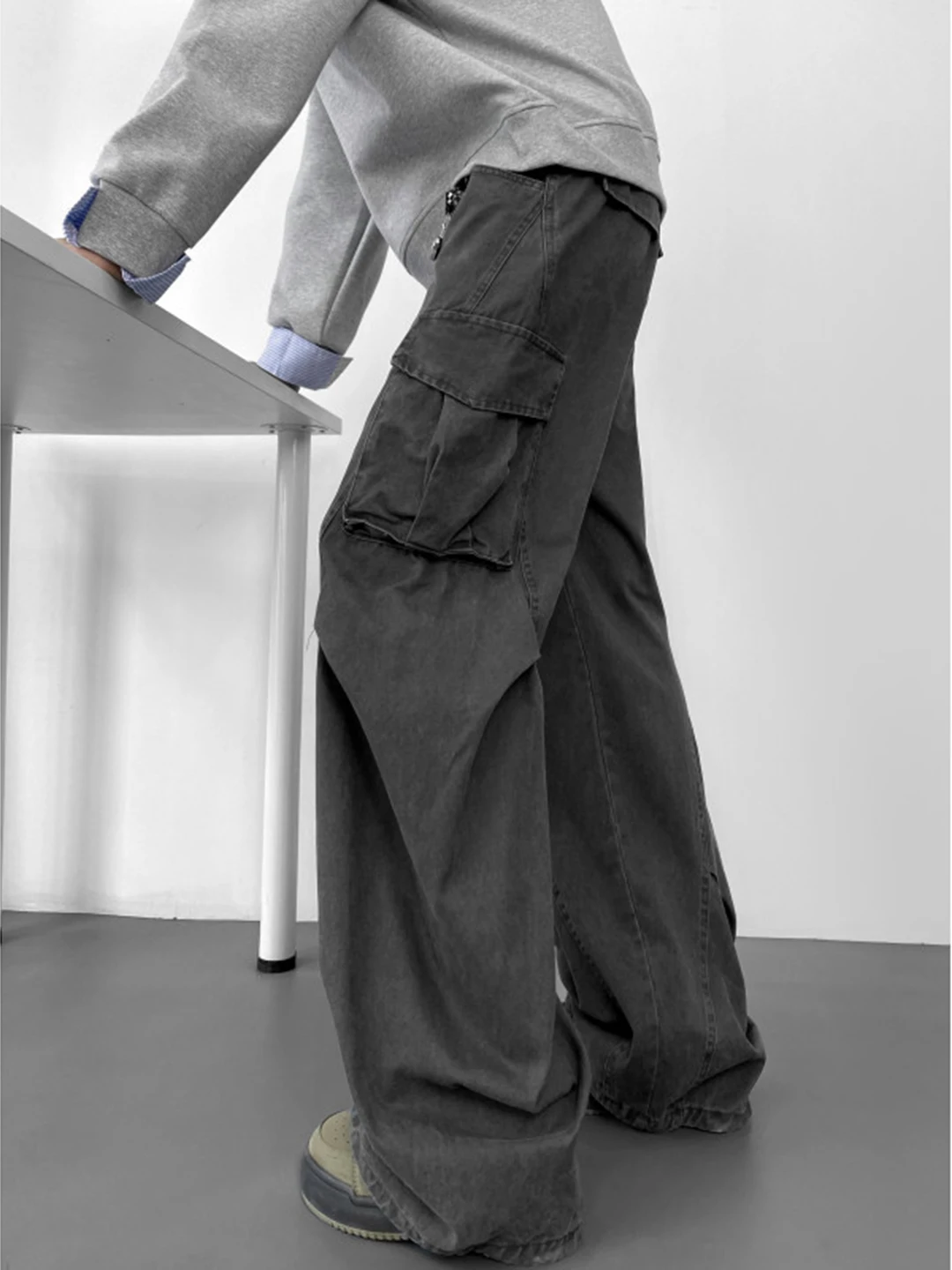 Американские ретро глубокие глаза большие рабочие брюки мужские осенние сложенные брюки десантника High Street широкие брюки
Американские ретро глубокие глаза большие рабочие брюки мужские осенние сложенные брюки десантника High Street широкие брюки