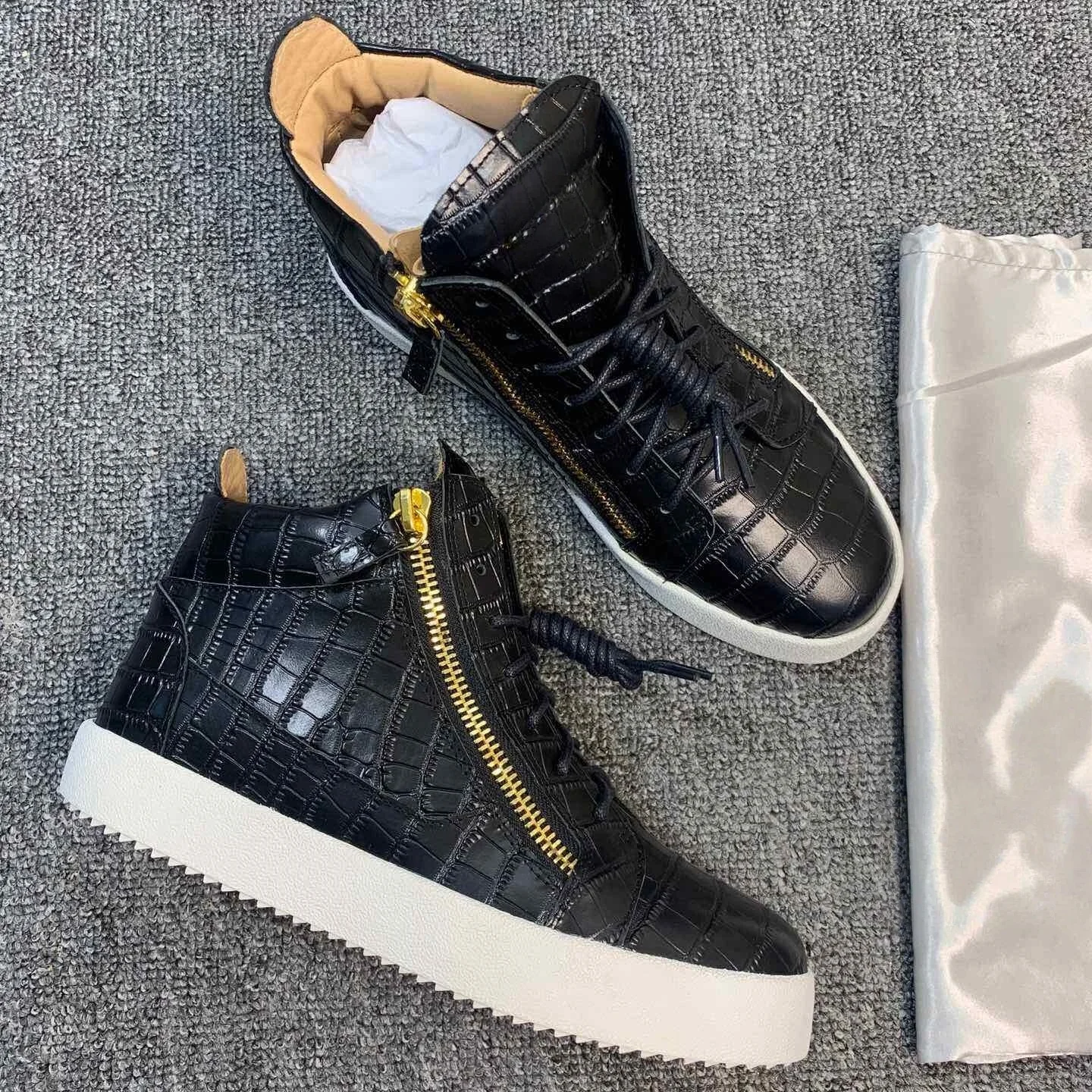 Top Quality Casual Sneakers for Men Brand Designer Women High-top Tennis shoes 35-48 Luxury Genuine Leather GZ Sports shoes 0085
Top Quality Casual Sneakers for Men Brand Designer Women High-top Tennis shoes 35-48 Luxury Genuine Leather GZ Sports shoes 0085