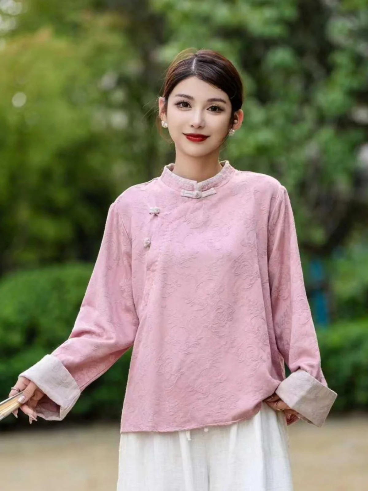 Осенний новый костюм «Сле Ти»: женский свободный длинный хлопково-льняной жакет с вышитым воротником в традиционном китайском стиле
Осенний новый костюм «Сле Ти»: женский свободный длинный хлопково-льняной жакет с вышитым воротником в традиционном китайском стиле