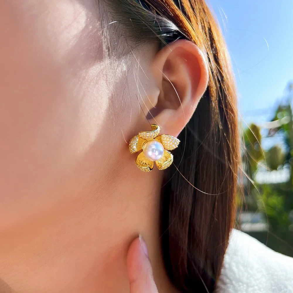 Gorgeous Brilliant Zirconia Big Simulated Pearl Elegant Flower Petals Bridal Wedding Stud Earrings for Women
Gorgeous Brilliant Zirconia Big Simulated Pearl Elegant Flower Petals Bridal Wedding Stud Earrings for Women