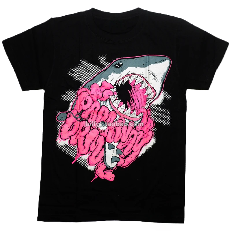 Thai Parkway Drive Band Metal Rock Punkers Thai TEE Cotton Pink Shark Men and Women Short Sleeves High Quality and High Weight
Thai Parkway Drive Band Metal Rock Punkers Thai TEE Cotton Pink Shark Men and Women Short Sleeves High Quality and High Weight