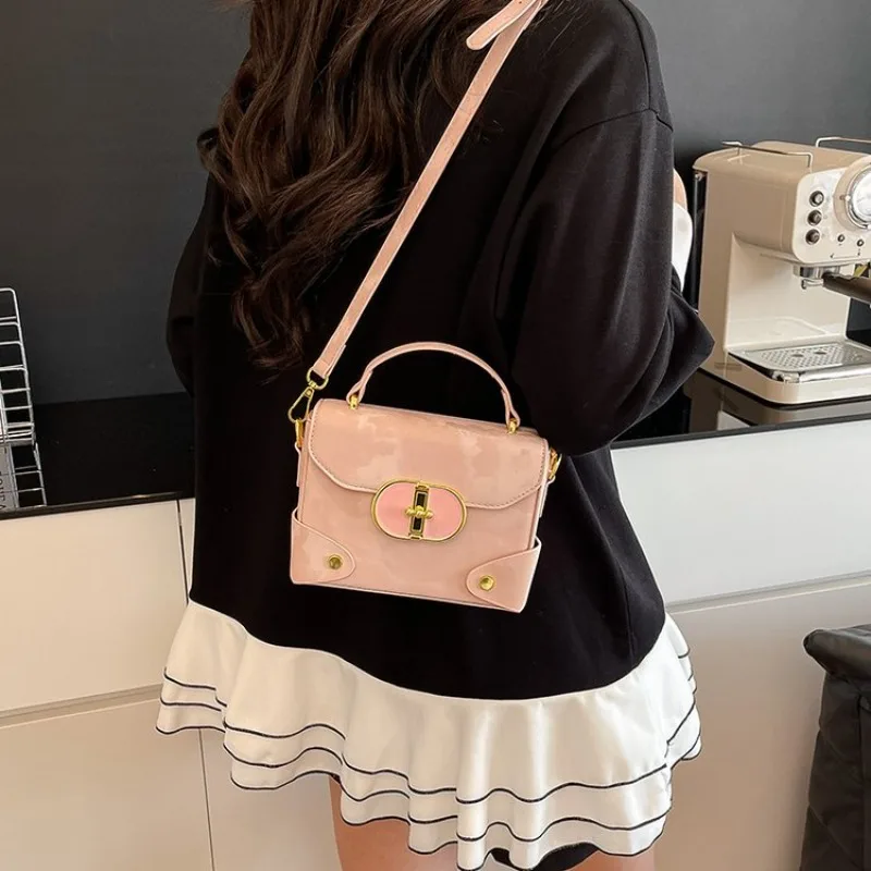 High-End Women's Leather Satchel Handbag Designer Crossbody Shoulder Tote Purse Fashion Elegant Diaper Bag
High-End Women's Leather Satchel Handbag Designer Crossbody Shoulder Tote Purse Fashion Elegant Diaper Bag