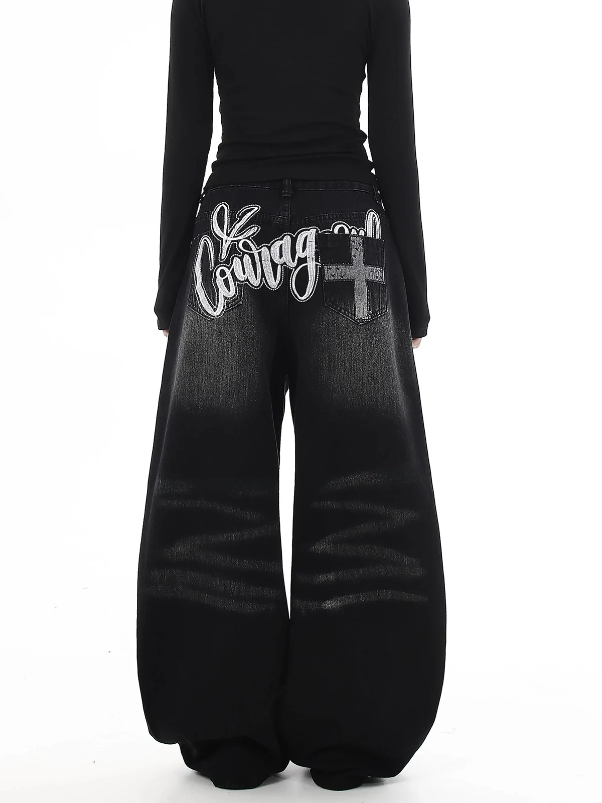 Джинсы с вышивкой в стиле ретро, американские джинсы Bla, мужские и женские весенне-осенние свободные прямые брюки-бананы, повседневные длинные брюки с высокой талией...
Джинсы с вышивкой в стиле ретро, американские джинсы Bla, мужские и женские весенне-осенние свободные прямые брюки-бананы, повседневные длинные брюки с высокой талией...