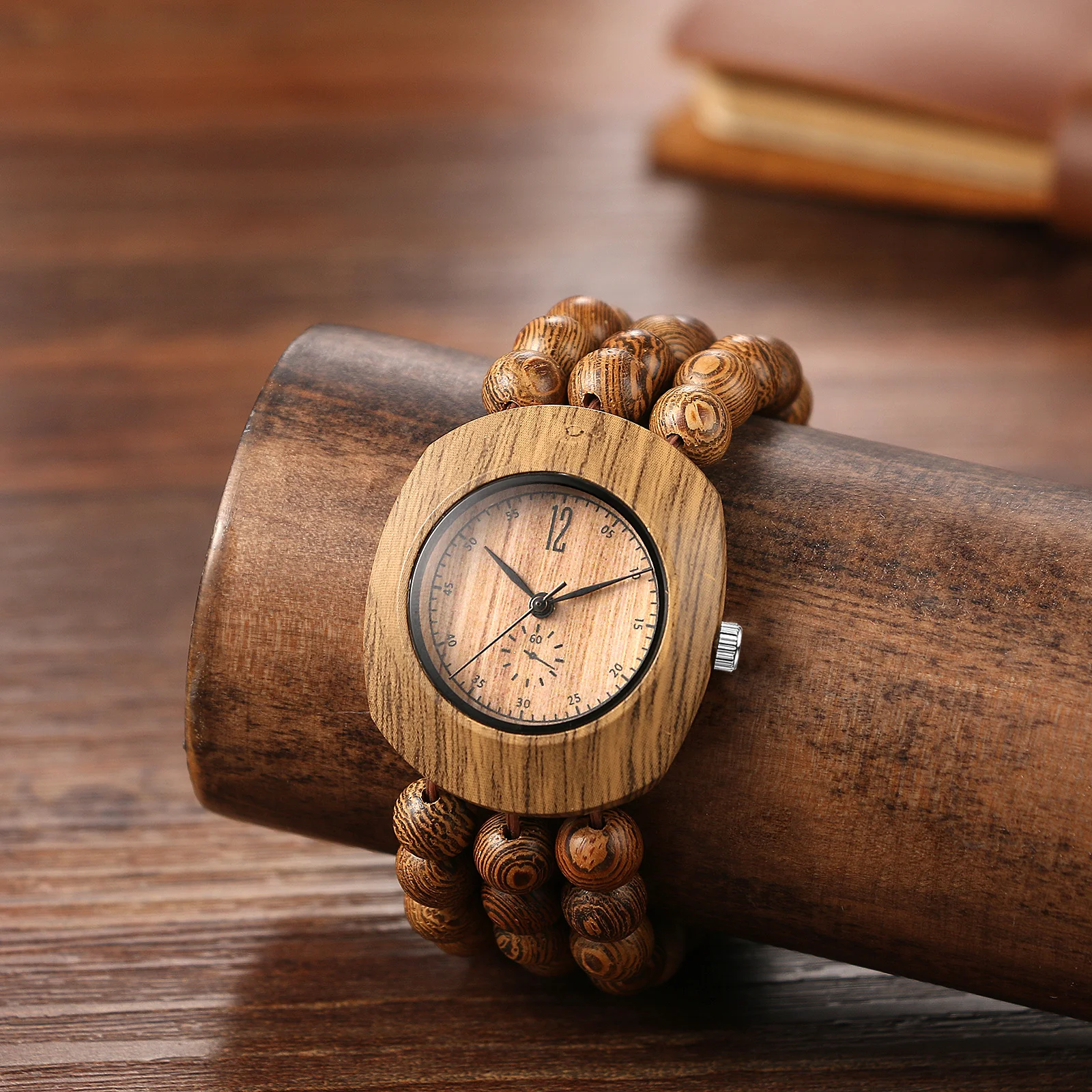 Women's wooden beaded watch, cylindrical case, quartz analog watch, elastic wooden bead stress-relieving bracelet strap, bohemian floral dial.
Women's wooden beaded watch, cylindrical case, quartz analog watch, elastic wooden bead stress-relieving bracelet strap, bohemian floral dial.