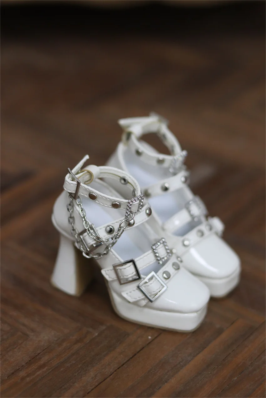 BJD Doll Shoes 1/3 Girls Square Toe High Heels White Double Rivet Buckle Chain Daily Matte Leather Elegant 1/3 Doll Accessories
BJD Doll Shoes 1/3 Girls Square Toe High Heels White Double Rivet Buckle Chain Daily Matte Leather Elegant 1/3 Doll Accessories