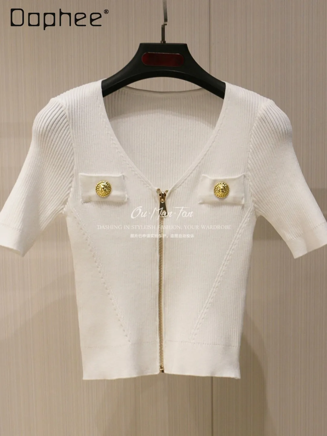 French Trendy V-neck Short-sleeved Zipper Knitted Cardigan Women Office Lady Slim Temperament Versatile Short Top Summer New
French Trendy V-neck Short-sleeved Zipper Knitted Cardigan Women Office Lady Slim Temperament Versatile Short Top Summer New