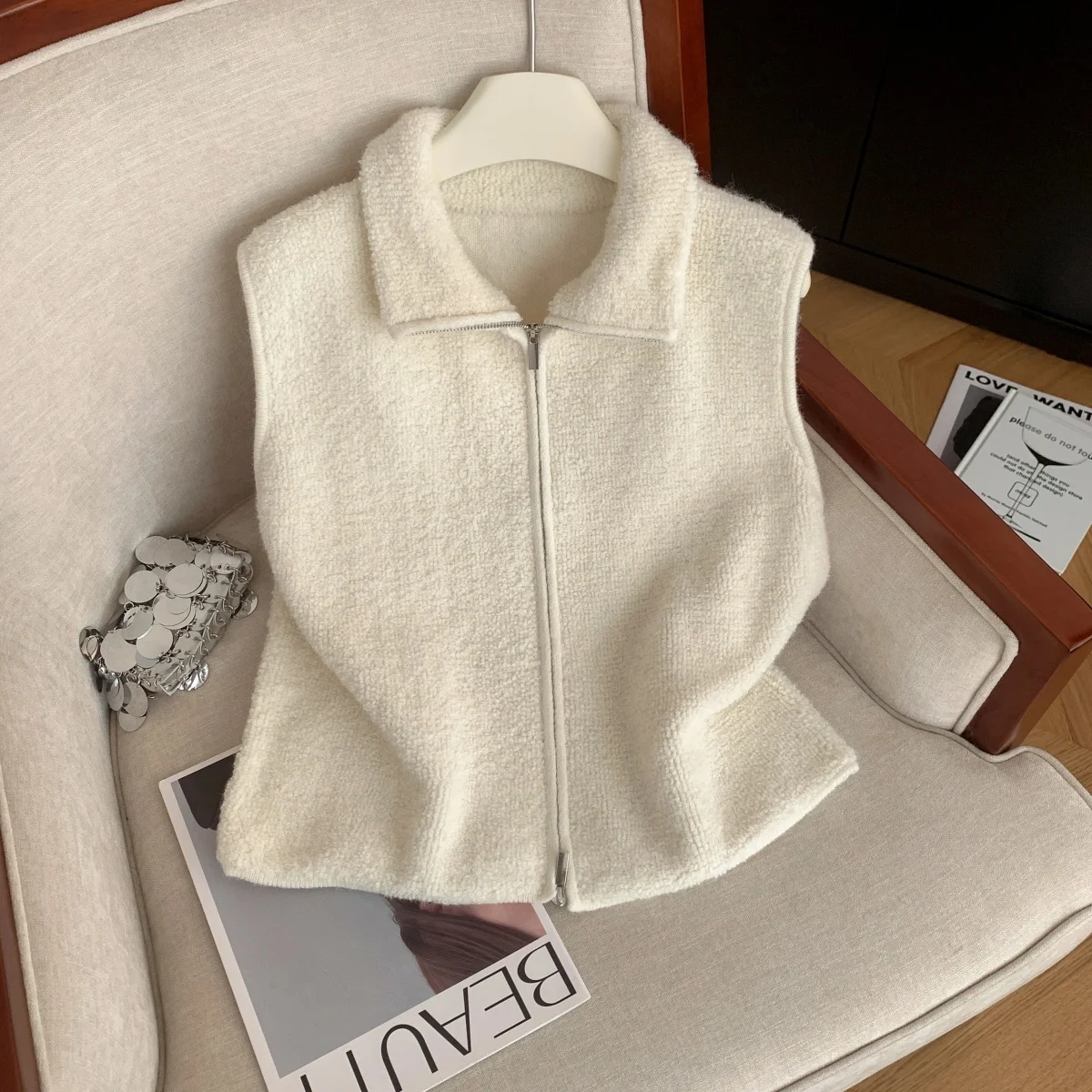 Women's Knitted Vest Double Zipper Stand Collar Sleeveless Outerwear Autumn Winter Fashionable Versatile Straight Cut Commute...
Women's Knitted Vest Double Zipper Stand Collar Sleeveless Outerwear Autumn Winter Fashionable Versatile Straight Cut Commute...