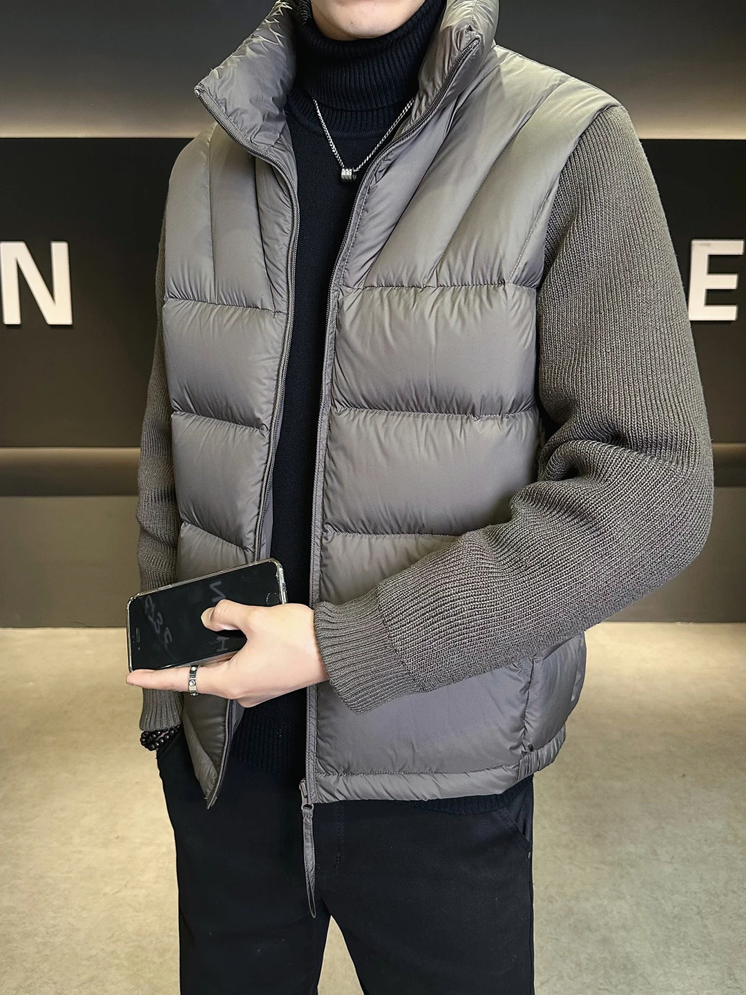 Мужская утепленная куртка с 90% пуха, зимняя теплая вязаная куртка с вставками, воротником-стойкой, повседневная верхняя одежда из полиэфирного волокна
Мужская утепленная куртка с 90% пуха, зимняя теплая вязаная куртка с вставками, воротником-стойкой, повседневная верхняя одежда из полиэфирного волокна