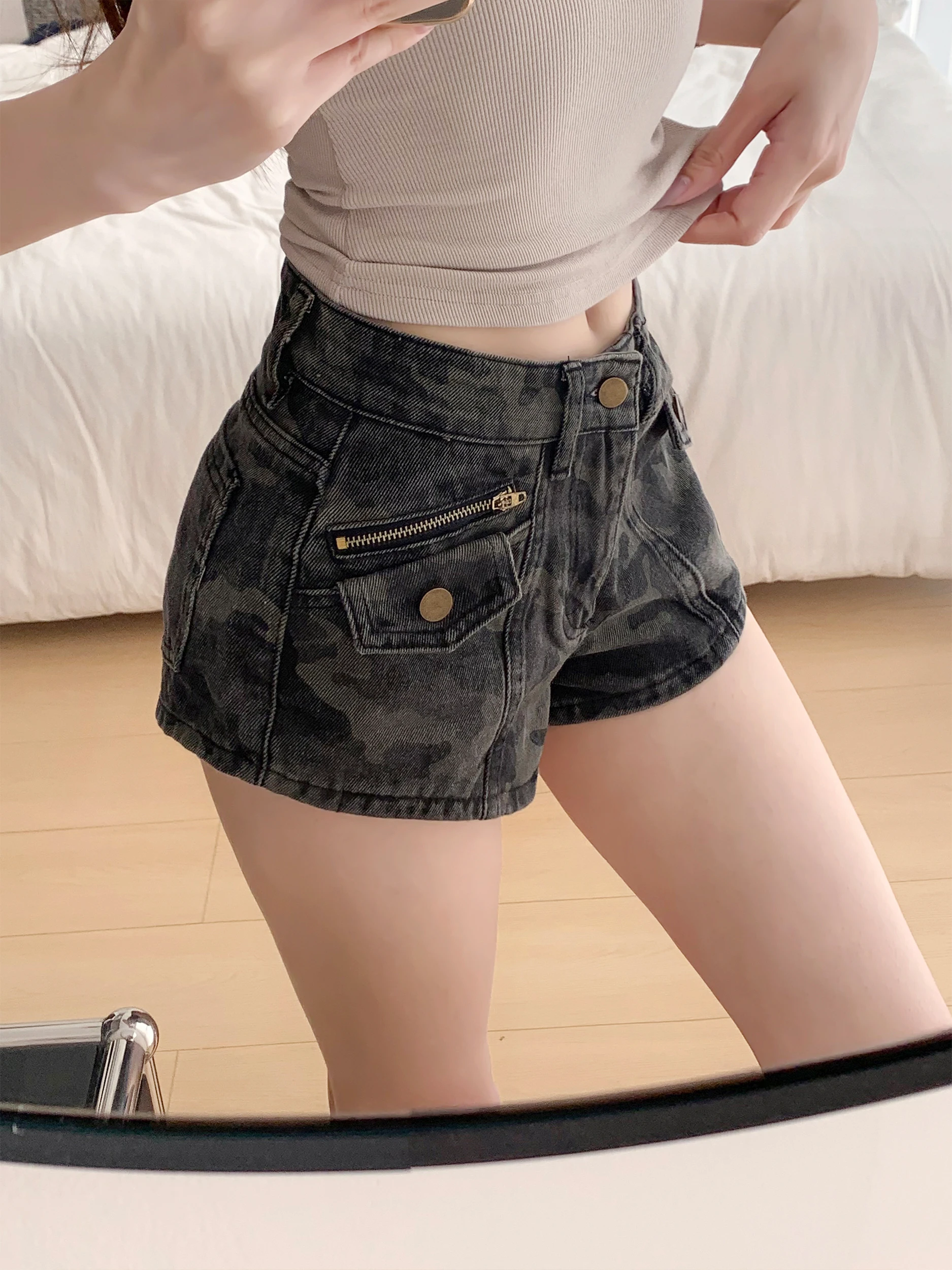 Zhang Zi Camouflage Controlled Summer Hot Pants High Waist Slimming American Style Denim Shorts Casual Ladies Cotton Shorts
Zhang Zi Camouflage Controlled Summer Hot Pants High Waist Slimming American Style Denim Shorts Casual Ladies Cotton Shorts