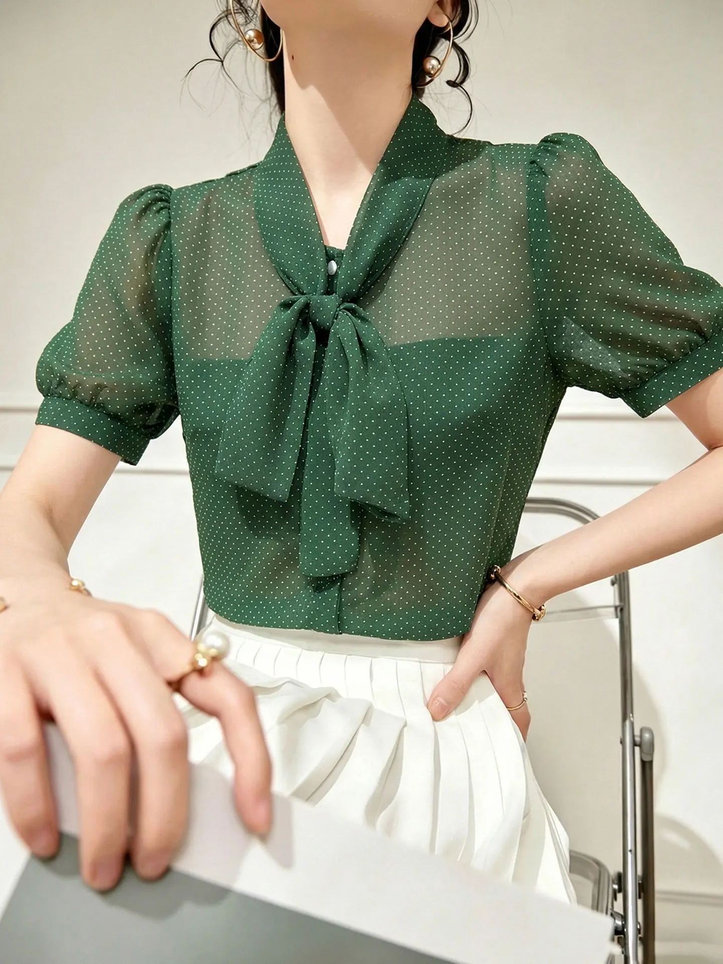 Elegant Short Sleeve Shirt 2026 Summer Style Korean Version Straight Cut Women's Fashionable Knot Design Premium Feel Top
Elegant Short Sleeve Shirt 2026 Summer Style Korean Version Straight Cut Women's Fashionable Knot Design Premium Feel Top