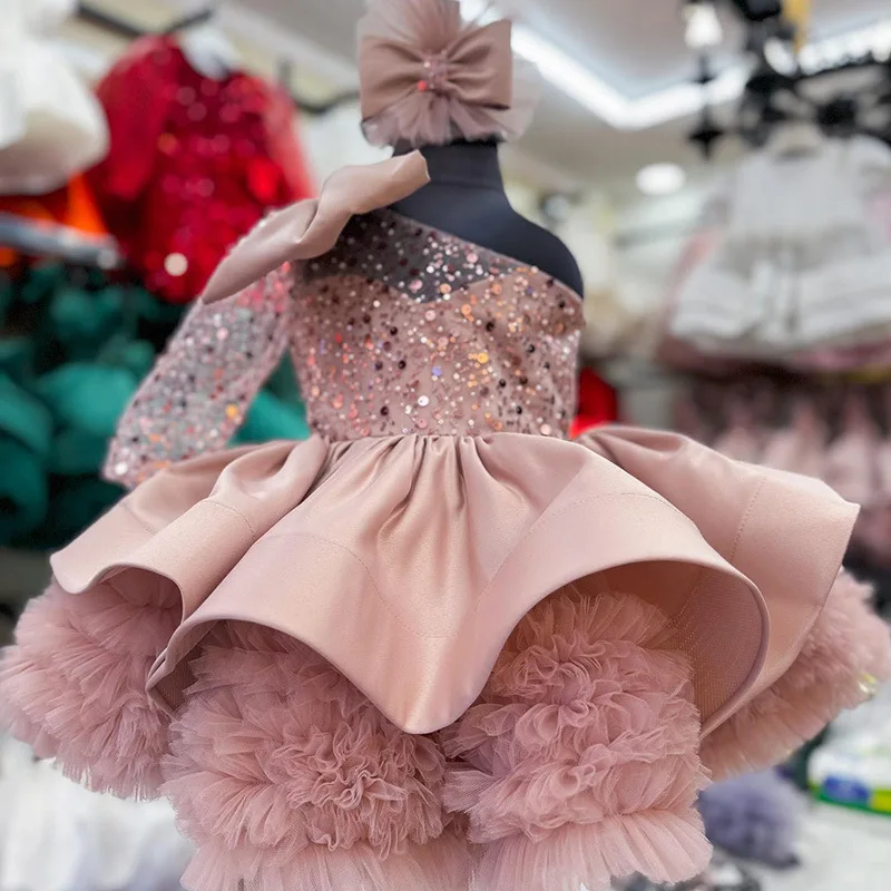 2026 Children Girls Formal One Shoulder Big Bow Long Sleeve Princess Dress Baby Kids First Birthday Sequin Tutu Gown Costume
2026 Children Girls Formal One Shoulder Big Bow Long Sleeve Princess Dress Baby Kids First Birthday Sequin Tutu Gown Costume