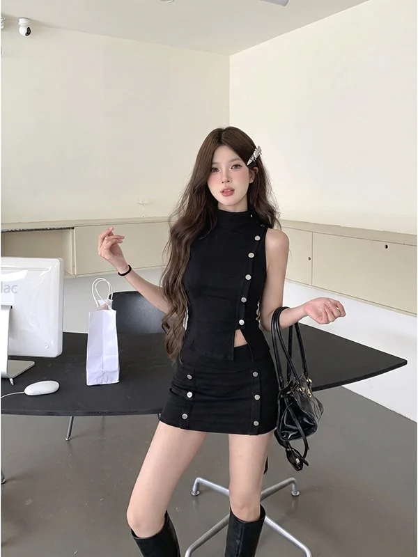 Slim Fit High Waist Short Shorts And Skirt Set for Women Summer Fashionable Sleeveless Stand Collar Two Piece Ensemble
Slim Fit High Waist Short Shorts And Skirt Set for Women Summer Fashionable Sleeveless Stand Collar Two Piece Ensemble