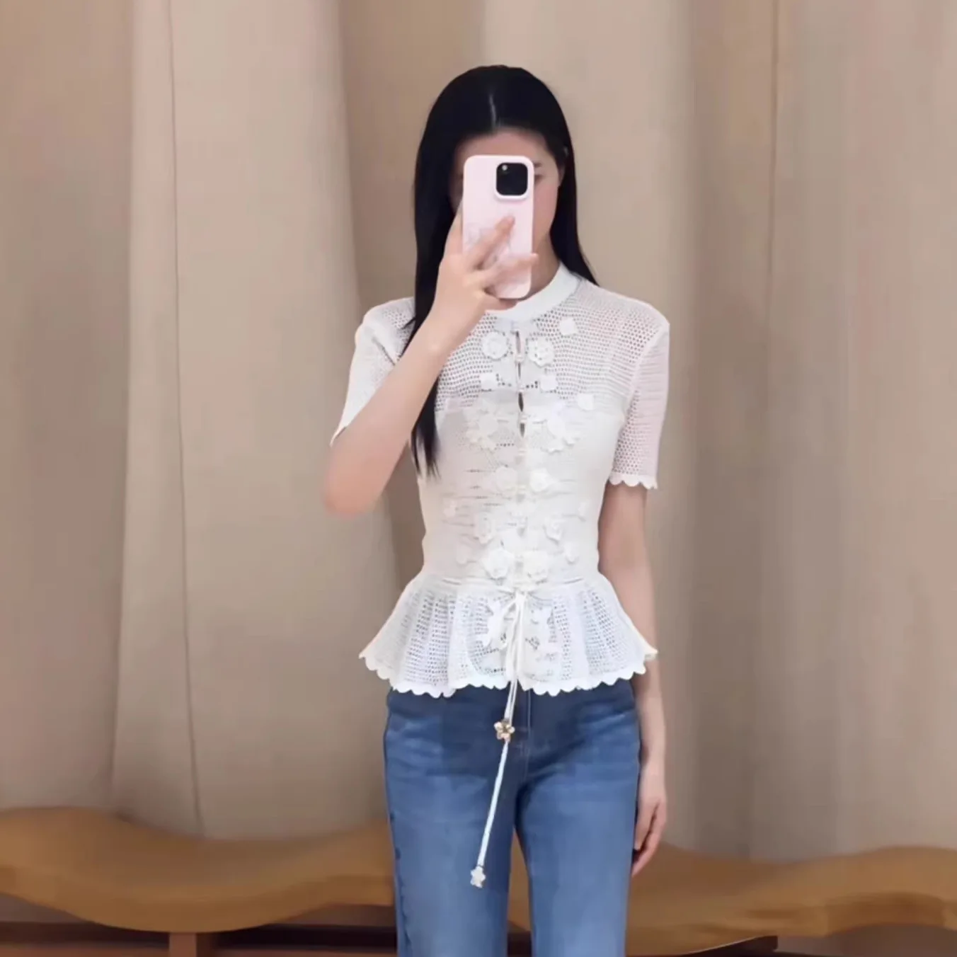 Women White Knitted Cardigan Tops Embroidered Flower Hollow Single Breasted Ladies Waist Drawstring Short Sleeve Summer New 2026
Women White Knitted Cardigan Tops Embroidered Flower Hollow Single Breasted Ladies Waist Drawstring Short Sleeve Summer New 2026