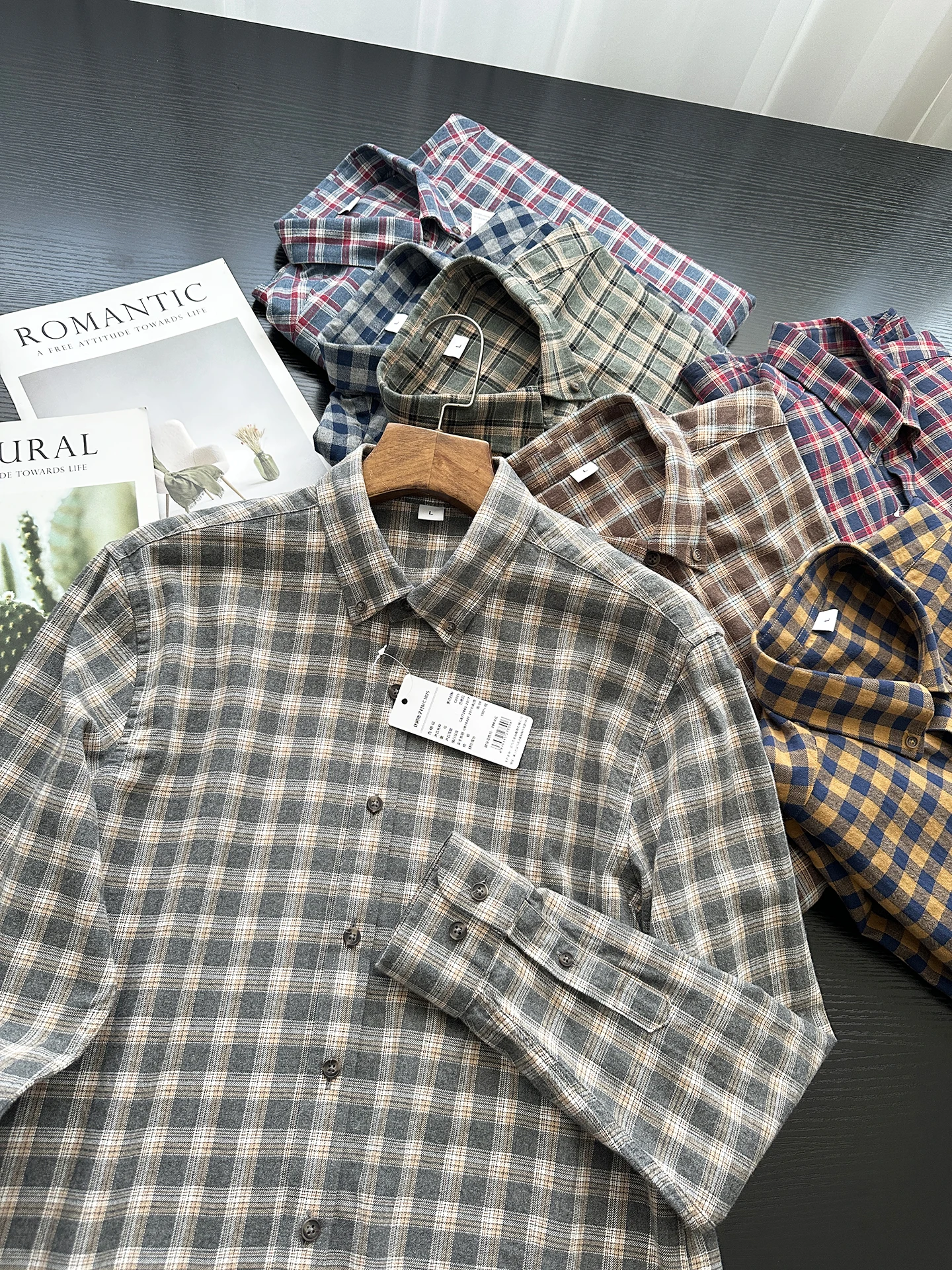 Soft Long Sleeve 100 Long Pile Cotton Classic Plaid Texture Men's Women's Shirt Versatile Inner And Outer Wear Casual Standar...
Soft Long Sleeve 100 Long Pile Cotton Classic Plaid Texture Men's Women's Shirt Versatile Inner And Outer Wear Casual Standar...