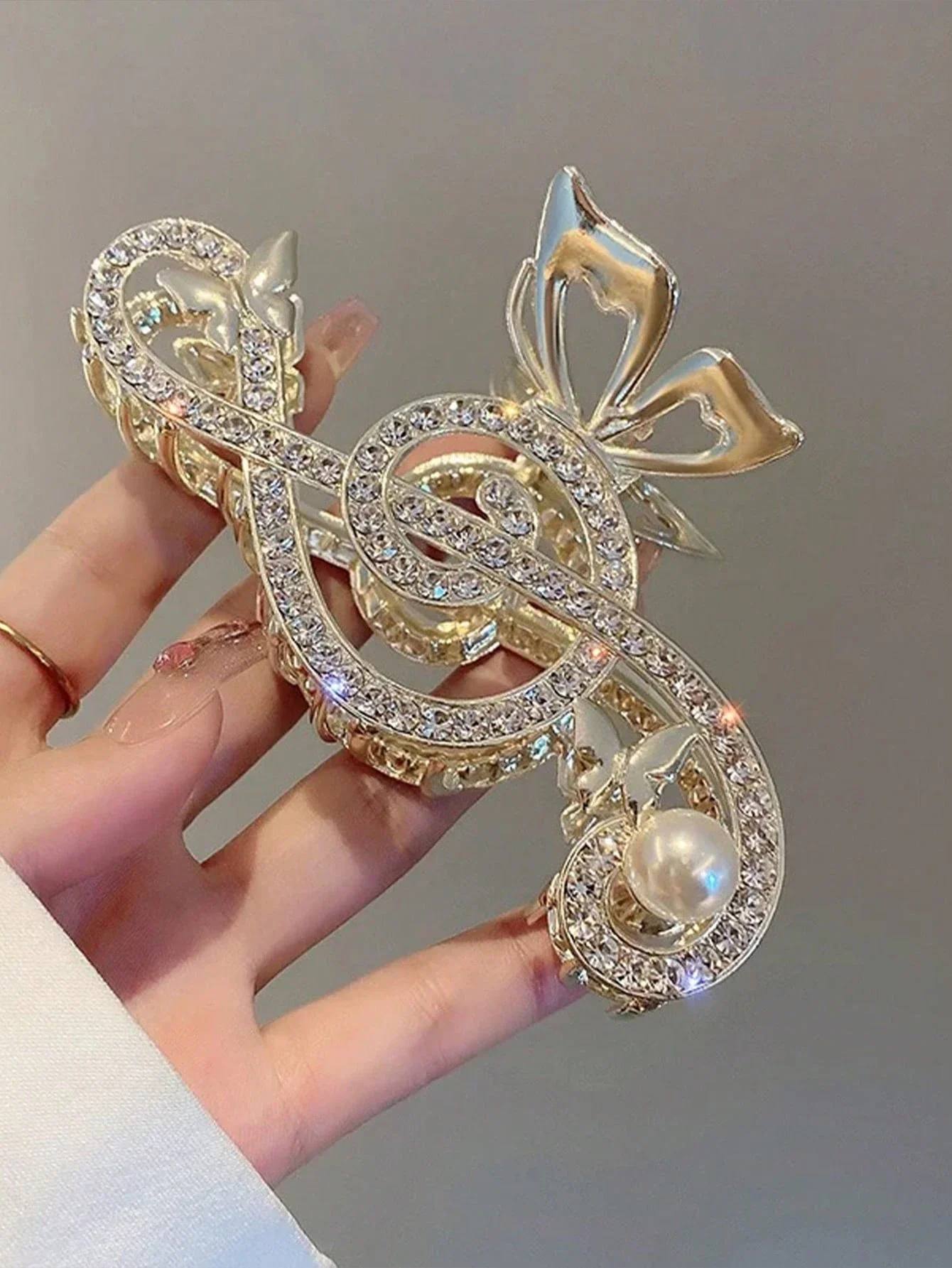 Gold-Tone Sparkling Treble Clef Hair Clip With Pearl And Rhinestones For Women
Gold-Tone Sparkling Treble Clef Hair Clip With Pearl And Rhinestones For Women