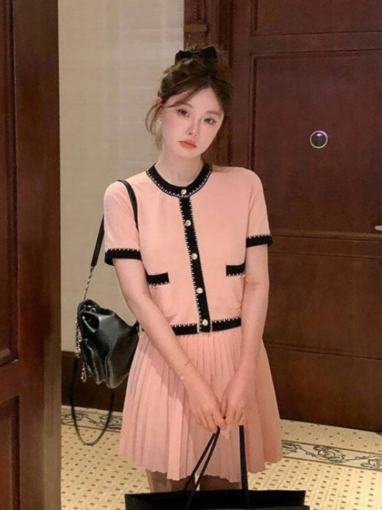 Korean Style Fashion Women Summer Outfit Buttons Up Pocket Short Sleeve Cardigan + High Waist Pleated Skirt Elegant 2 Piece Set
Korean Style Fashion Women Summer Outfit Buttons Up Pocket Short Sleeve Cardigan + High Waist Pleated Skirt Elegant 2 Piece Set