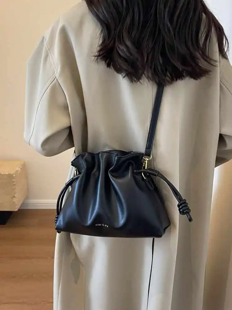 Vintage Small Shoulder Crossbody Bag for Women 2025 Trend Designer Ladies Handbags and Purse Pleated Drawstring Bucket Bag Bolsa
Vintage Small Shoulder Crossbody Bag for Women 2025 Trend Designer Ladies Handbags and Purse Pleated Drawstring Bucket Bag Bolsa