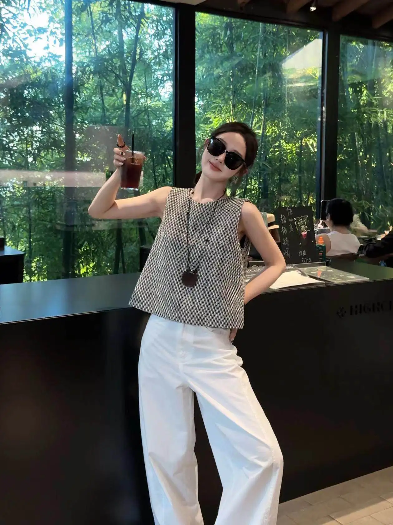 Yolo Retro Black White Plaid Vest Fashionable Versatile Women's Top round Neck H-Shape Outerwear Casual Wear Polyester Fabric
Yolo Retro Black White Plaid Vest Fashionable Versatile Women's Top round Neck H-Shape Outerwear Casual Wear Polyester Fabric
