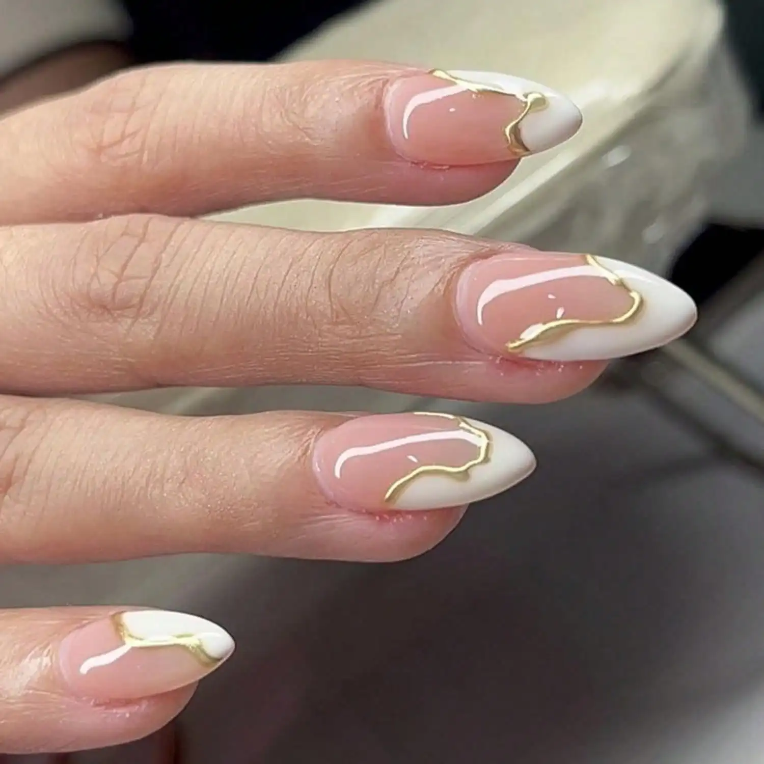 24Pcs French Tip Press On Nails Short Almond Fake Nails With 3D Gold Stripe Designs White French False Nail Tips Full Cover Glue On Nails For Women Nail Art Decoration
24Pcs French Tip Press On Nails Short Almond Fake Nails With 3D Gold Stripe Designs White French False Nail Tips Full Cover Glue On Nails For Women Nail Art Decoration