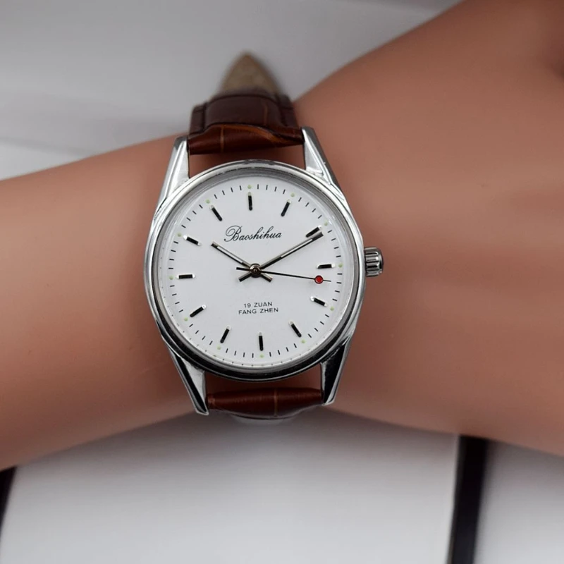 New luxury men's mechanical watch luminous waterproof manual winding retro classic commemorative business quartz watch gift
New luxury men's mechanical watch luminous waterproof manual winding retro classic commemorative business quartz watch gift