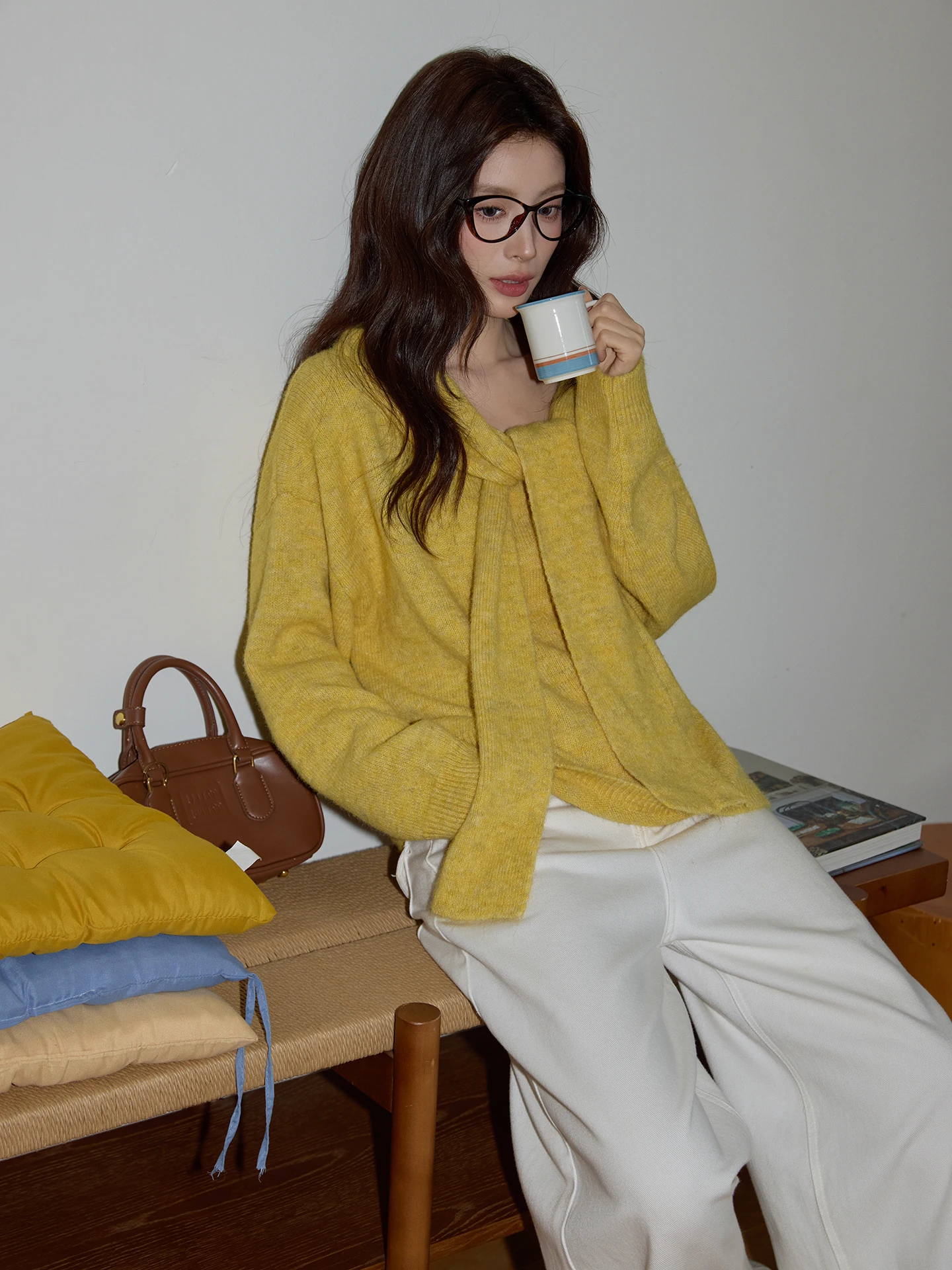 Корейский вязаный свитер из шерсти Sle Thiened желтого цвета для женщин, повседневный, для отдыха, можно носить на улице зимой
Корейский вязаный свитер из шерсти Sle Thiened желтого цвета для женщин, повседневный, для отдыха, можно носить на улице зимой