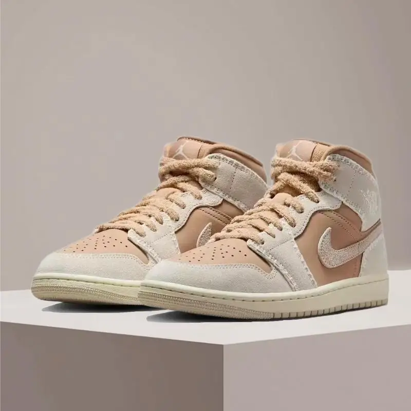 Кроссовки Nike Air Jordan 1 Retro: стильные и универсальные, нескользящие и долговечные, удобные для занятий спортом, с мягкой амортизацией HV4269-200
Кроссовки Nike Air Jordan 1 Retro: стильные и универсальные, нескользящие и долговечные, удобные для занятий спортом, с мягкой амортизацией HV4269-200