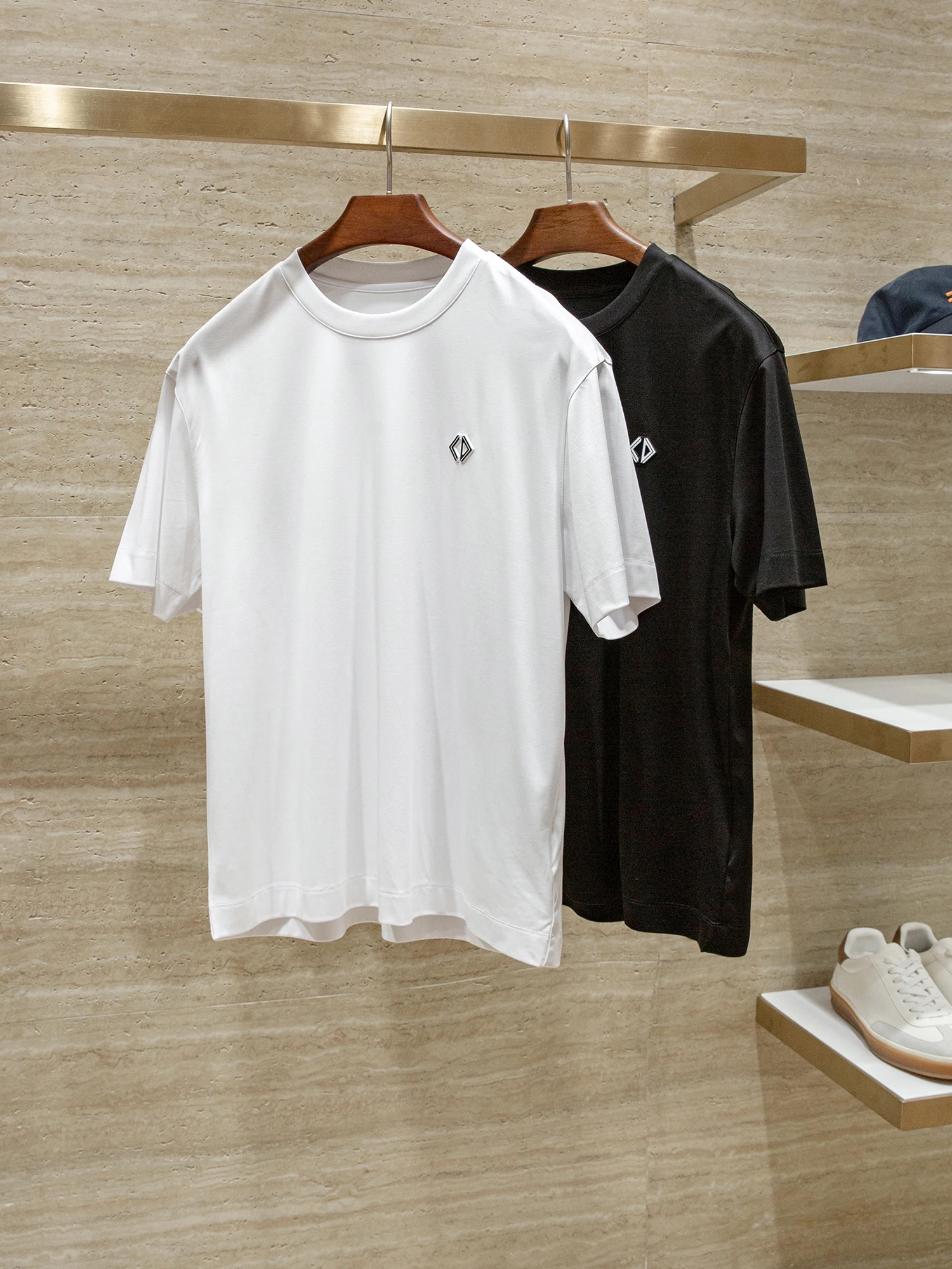 Italian Casual Skin-friendly and Breathable Modal Cotton Blended Men's Summer Crew Neck Loose Short Sleeve T-Shirt
Italian Casual Skin-friendly and Breathable Modal Cotton Blended Men's Summer Crew Neck Loose Short Sleeve T-Shirt